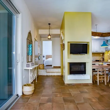 Apeiron By Paxosretreats *