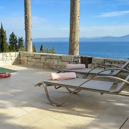 Apeiron By Paxosretreats