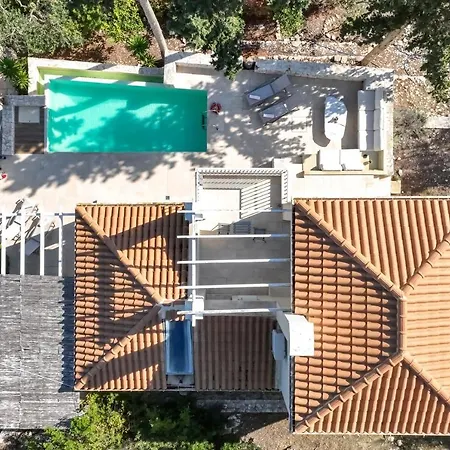 Apeiron By Paxosretreats