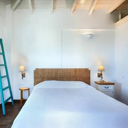 Apeiron By Paxosretreats Ozias