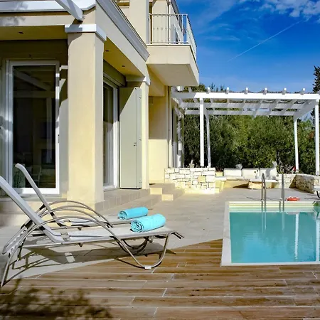 Apeiron By Paxosretreats