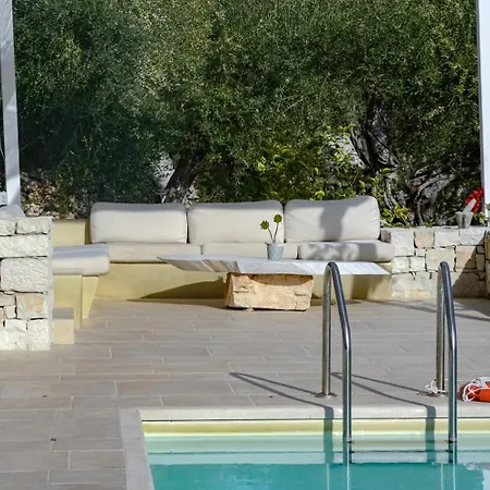 Apeiron By Paxosretreats